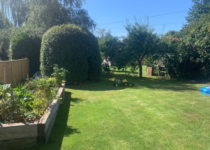 28. Garden (Rear, Large)