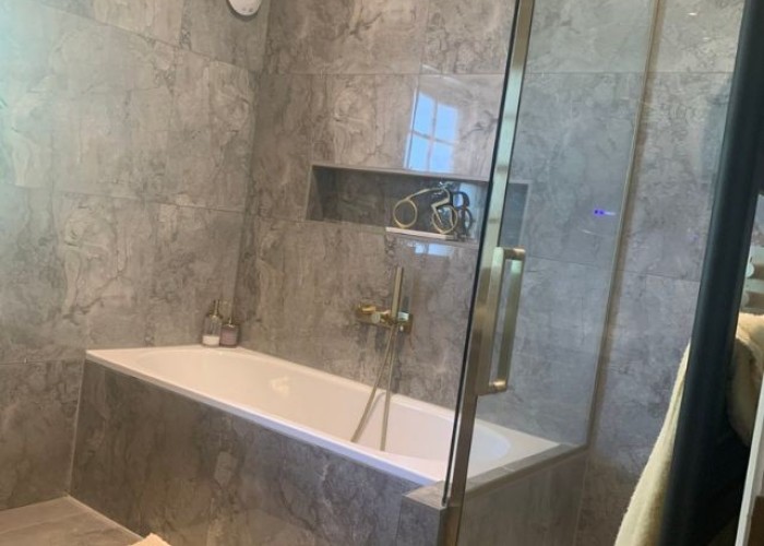 14. Bathroom (Shower and bath)
