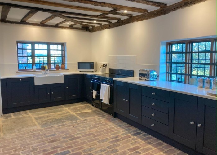 2. Kitchen (Coloured units)