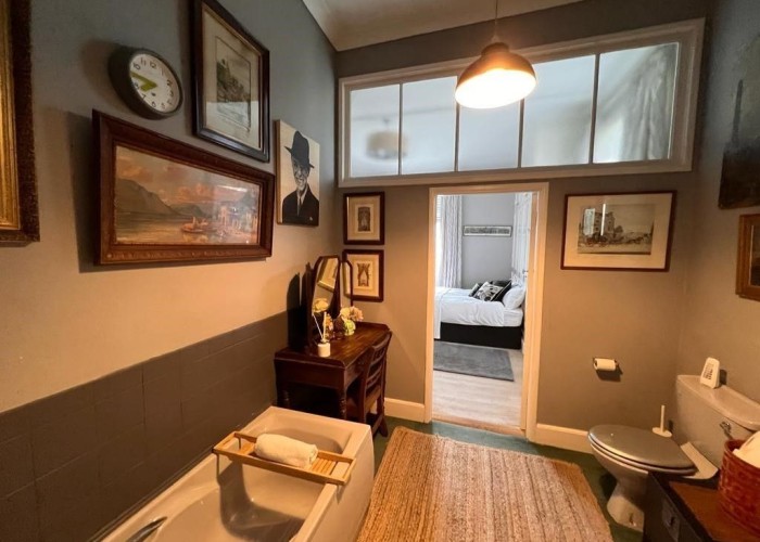 54. Bedroom (Master/En-Suite)