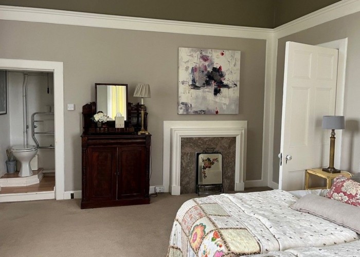 33. Bedroom (Master/En-Suite)