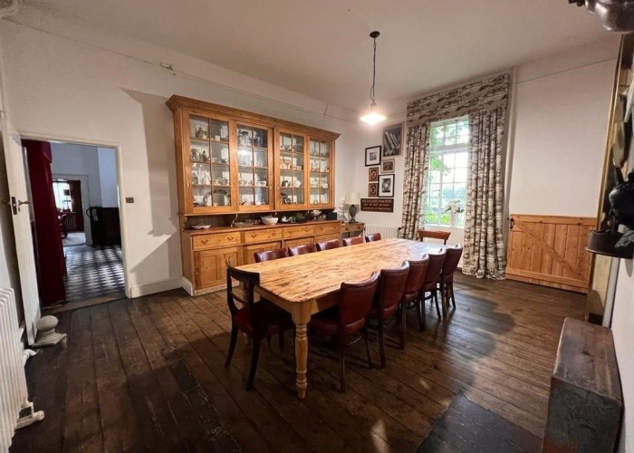 12. Diningroom