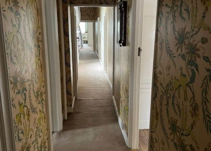 22. Pattern Wallpaper, Hallway