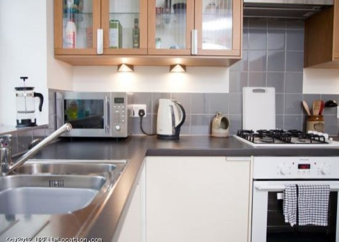8. Kitchen (Cream or White units)