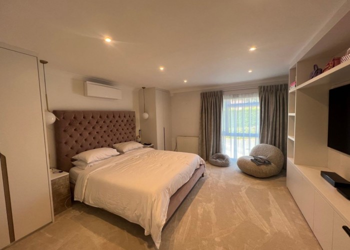 10. Bedroom (Master/En-Suite)