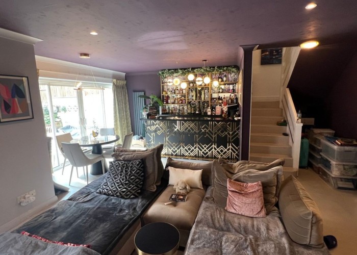 17. Bar (Home)