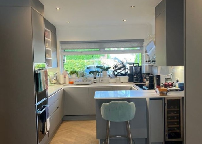 2. Kitchen (Coloured units)
