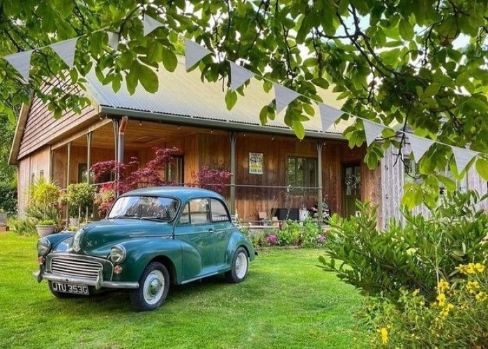 5. Patio / Veranda, Car (Vintage), Garden (Rear, Large)