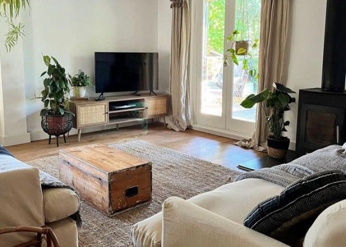 2. Livingroom, Doorway