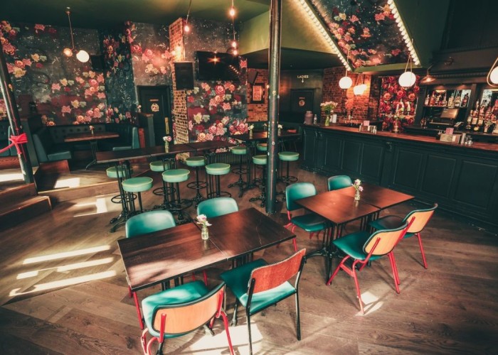 2. Pub / Bar