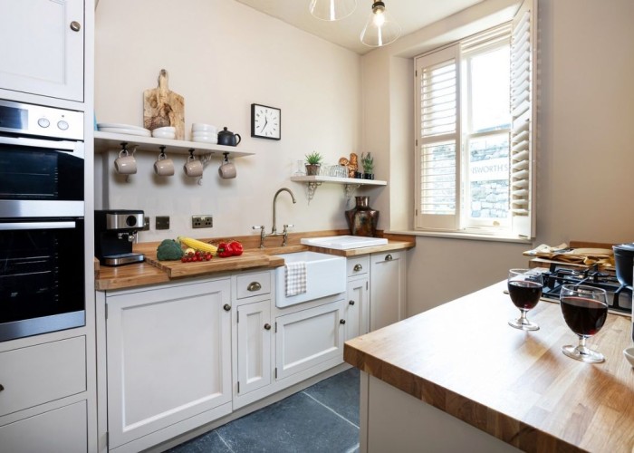 8. Kitchen (Cream or White units)