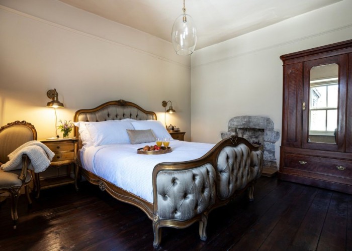 13. Bedroom (Master/En-Suite)
