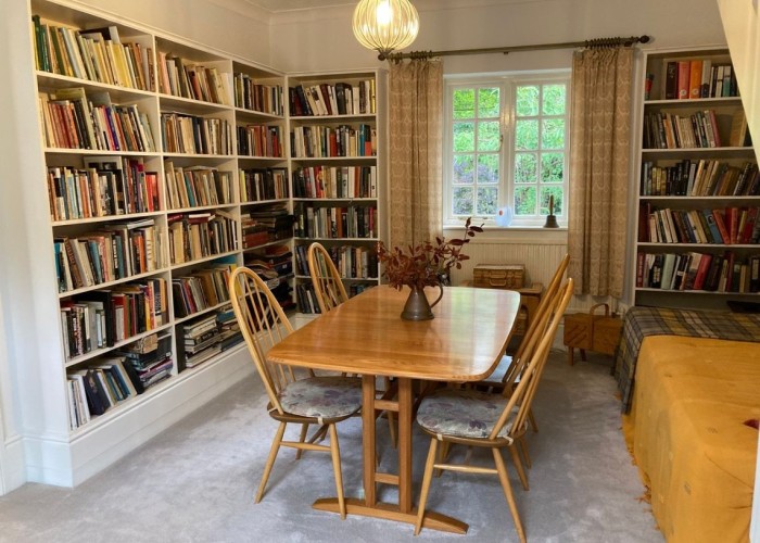6. Diningroom, Library / Bookshop
