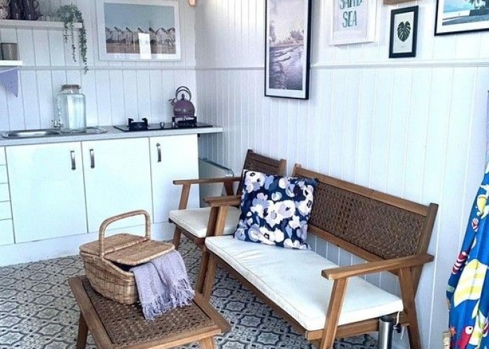3. Livingroom, Beach Hut
