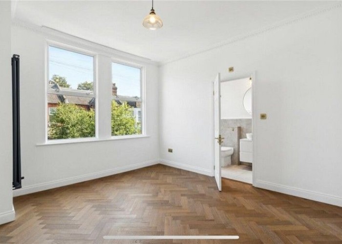 9. Bedroom (Master/En-Suite)