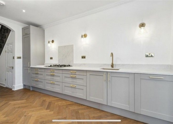 5. Kitchen (Coloured units)