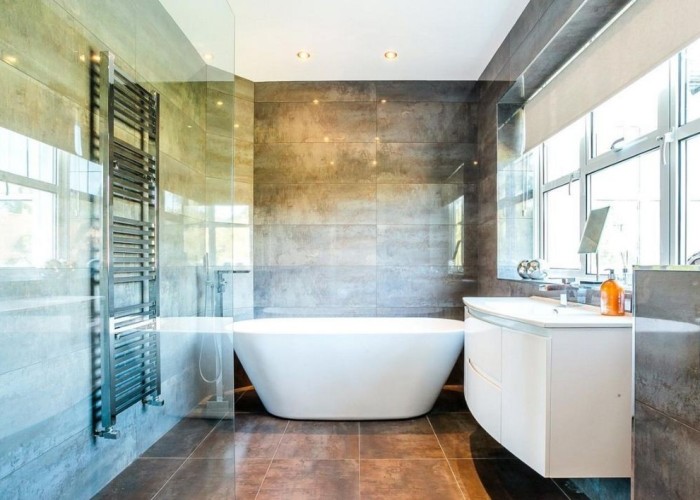 10. Bathroom (Large)