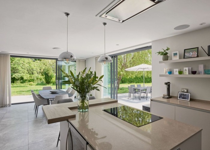 4. Open-plan, Kitchen (Electric/Induction Hob)