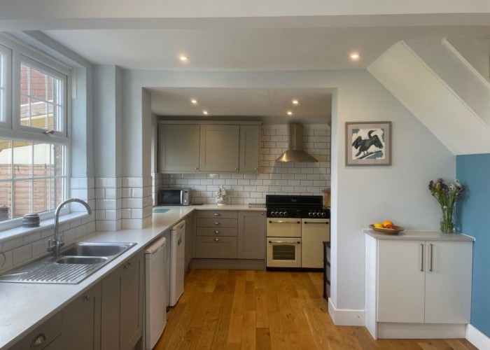 4. Kitchen (Coloured units)