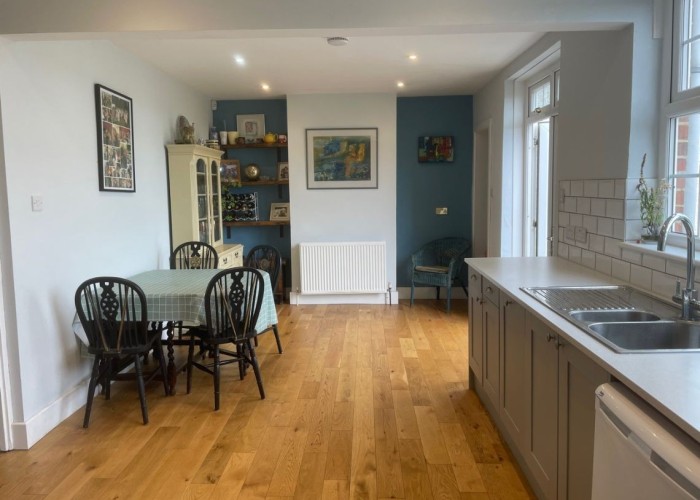 5. Diningroom, Kitchen With Table