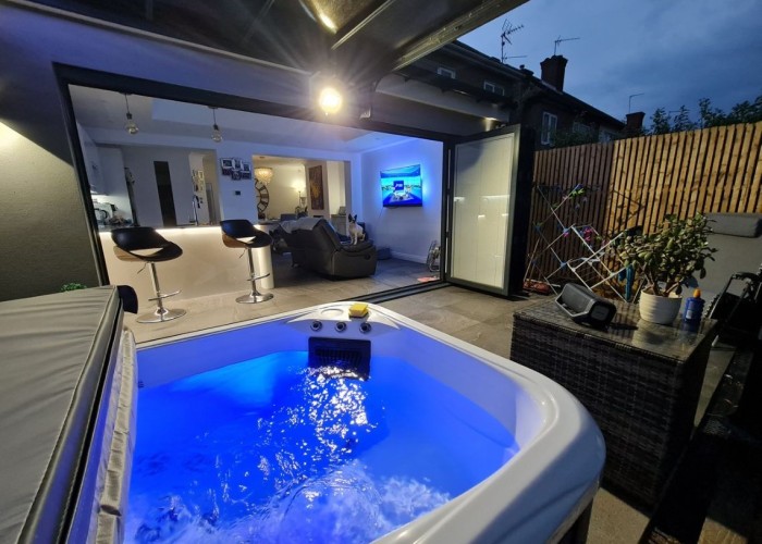 9. Sauna / Steam Room / Hot Tub