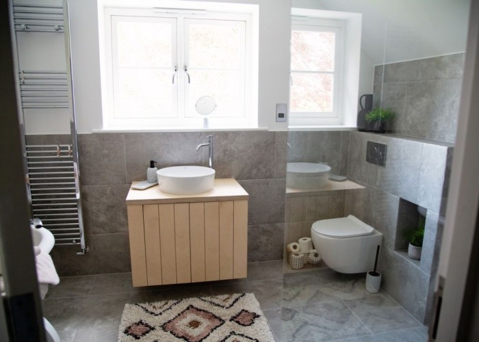 33. Shower Room