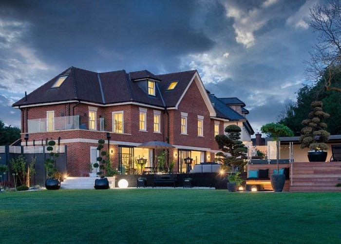 1. Exterior (Contemporary)