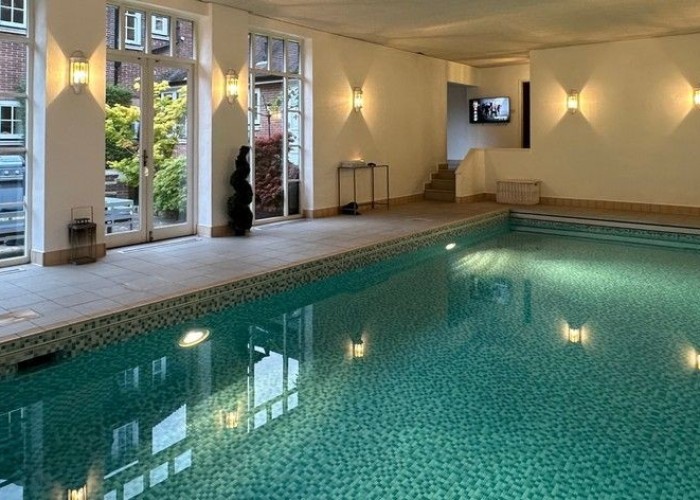 9. Swimming-pool