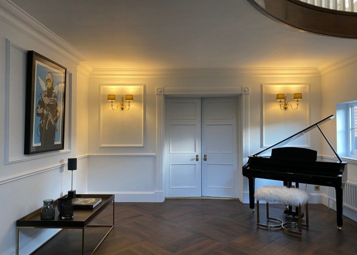 5. Hall, Piano, Wooden Floor