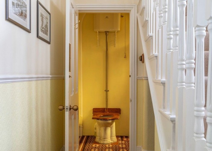 9. Tiled Floor, Toilet