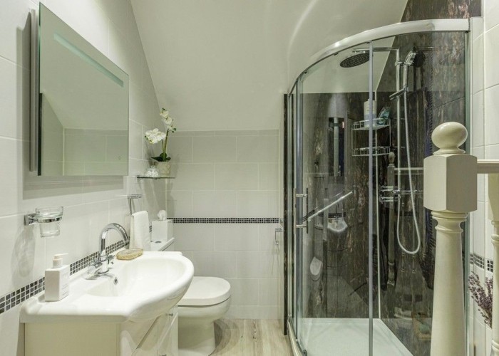 29. Shower Room, Bedroom (Master/En-Suite)