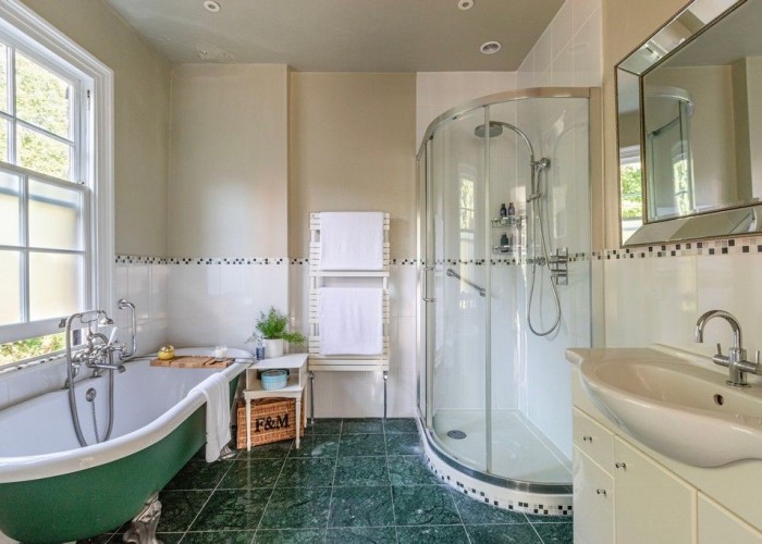 37. Bathroom, Bathroom (Roll Top), Bathroom (Shower and bath)