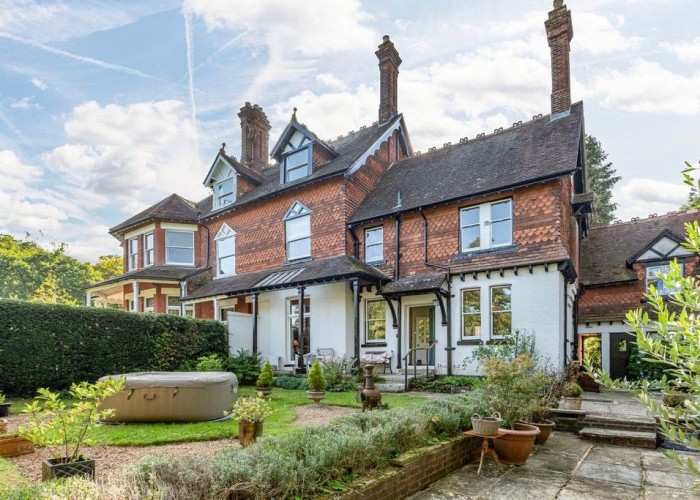 43. House / Cottage Exterior