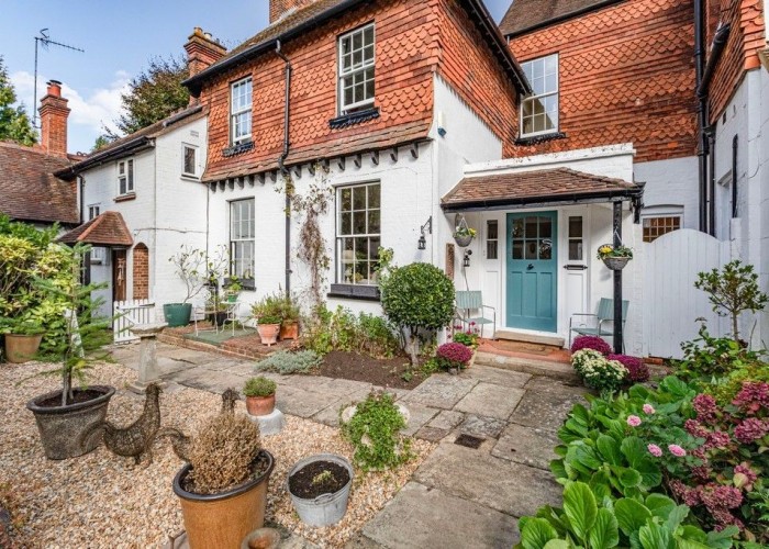 1. House / Cottage Exterior