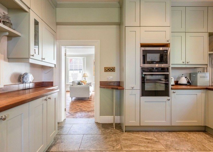 10. Kitchen, Kitchen (Coloured units), Tiled Floor