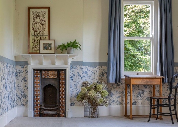 22. Empty / Spare Room, Fireplace