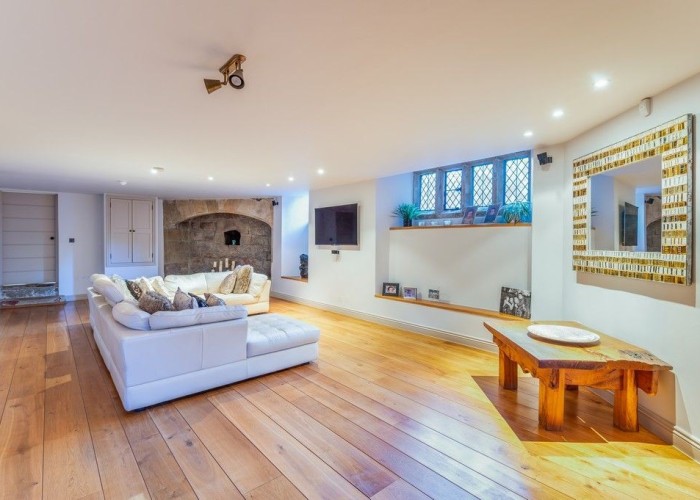9. Livingroom, Fireplace, Wooden Floor