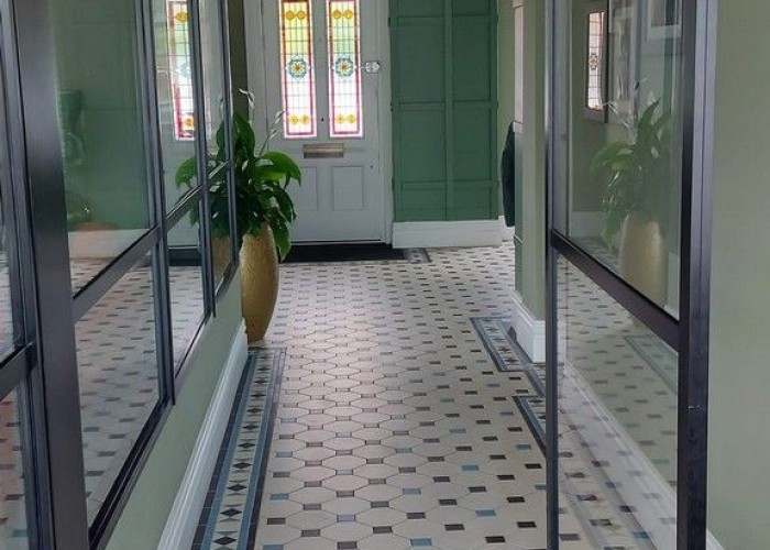 3. Hall, Tiled Floor