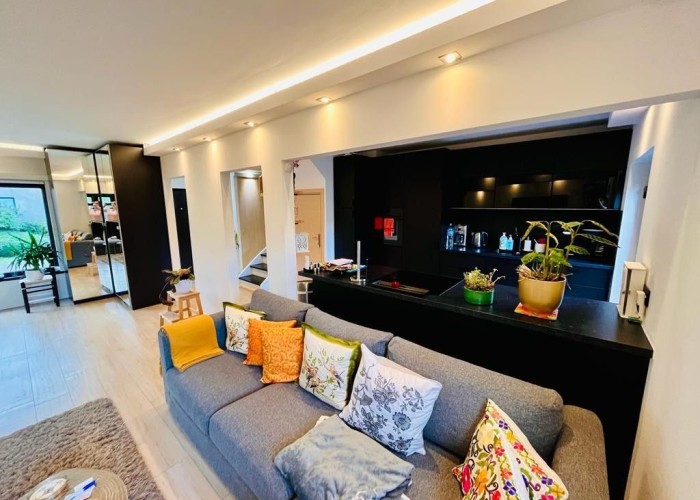 6. Livingroom, Kitchen (Coloured units), Open-plan