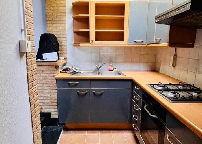 11. Kitchen (Coloured units), Skylight