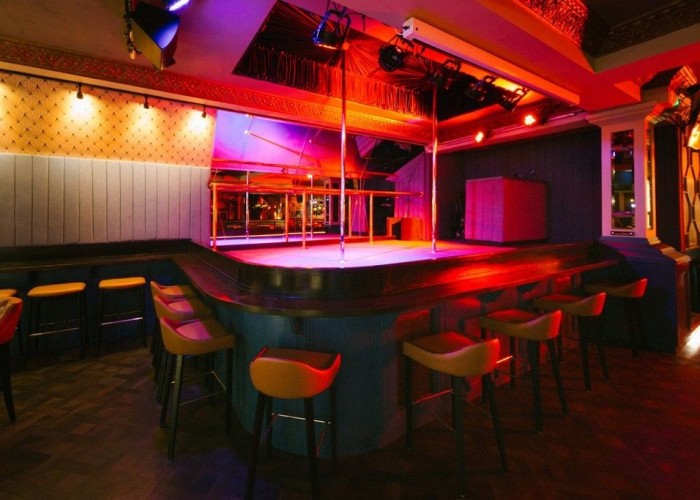 3. Pub / Bar / Club, Stage, Dance Floor, Club (Gentlemans)