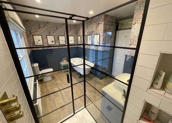 29. Bathroom (Roll Top), Bathroom (Shower and bath)