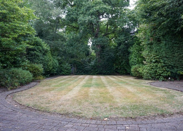 18. Patio / Veranda, Lawn, Garden (Rear, Large)