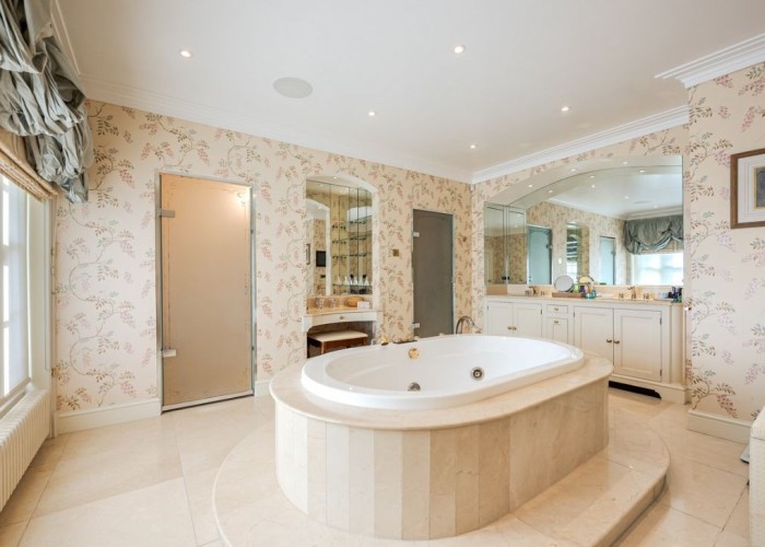 34. Bathroom (Large), Bathroom (Double Bath)