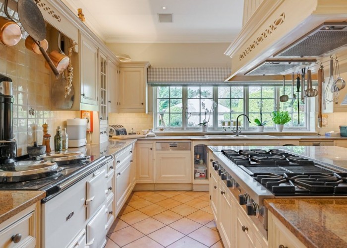 13. Kitchen (Gas Hob)