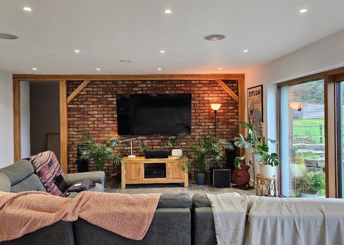 2. Livingroom, Brick Wall, Open-plan