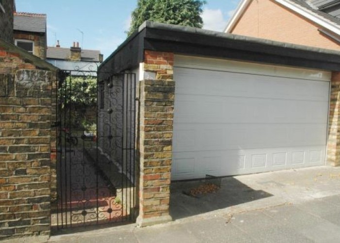 25. Garage