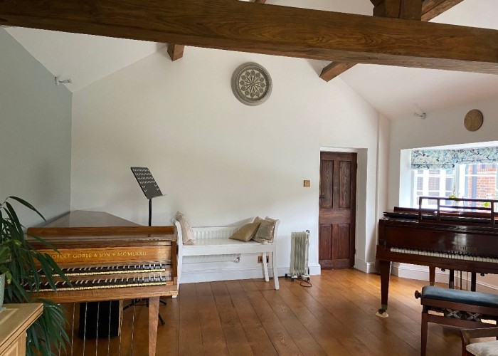 8. Piano