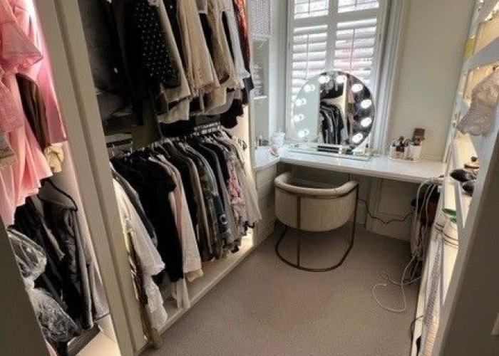 29. Dressing Room/Walk-in Wardrobe