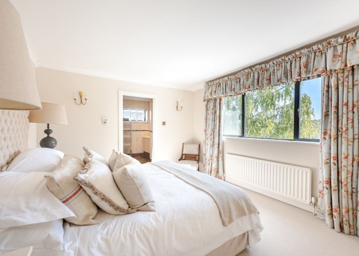 13. Bedroom (Master/En-Suite)